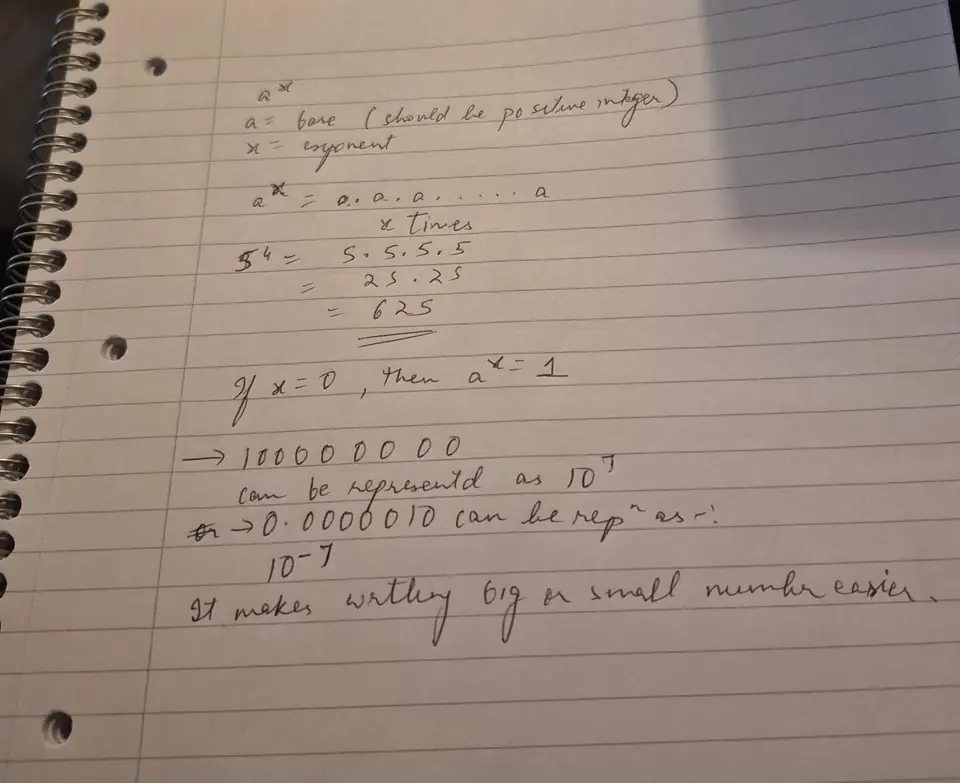 Cahier de mathématiques : puissances et exposants écrits à la main